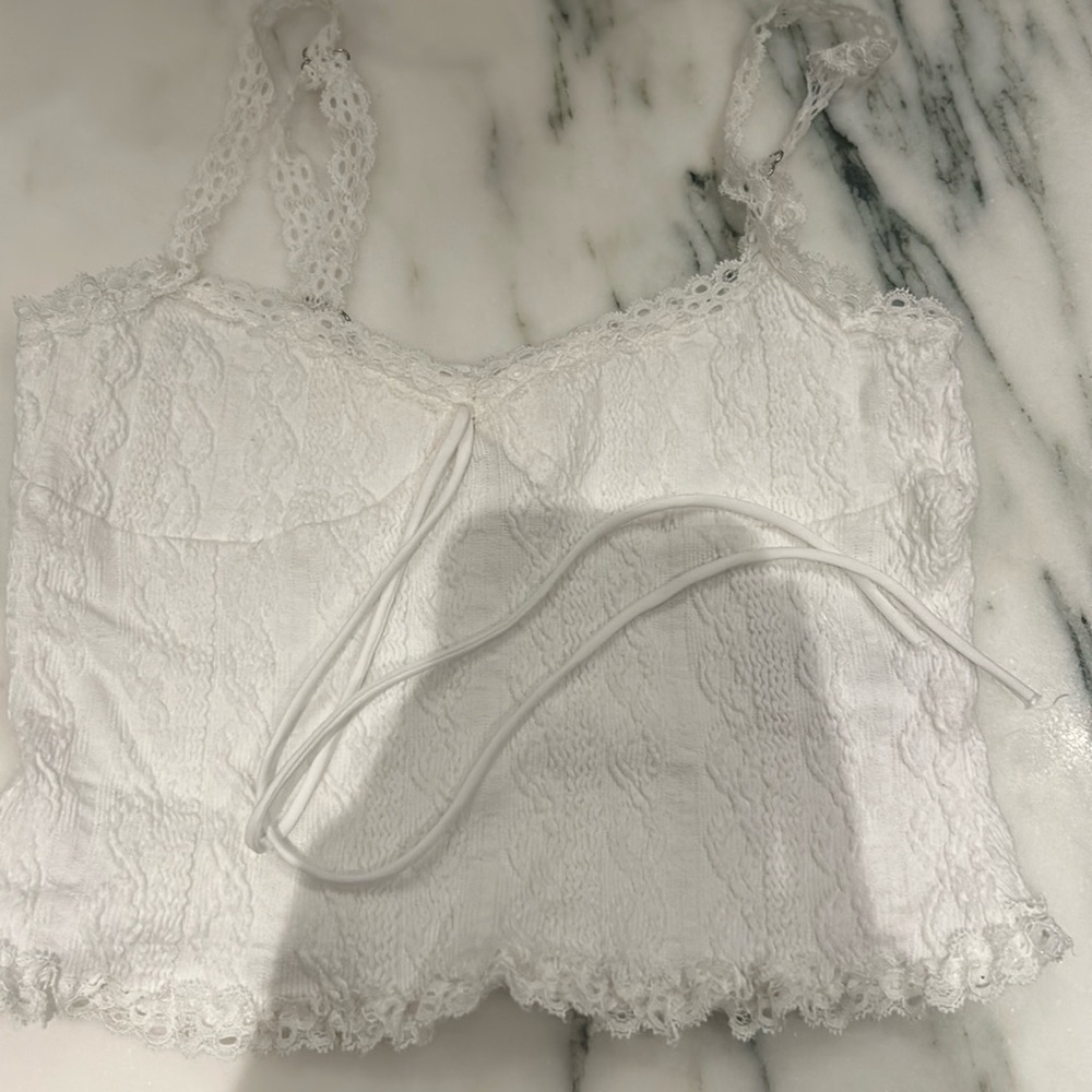 White tank top edikted